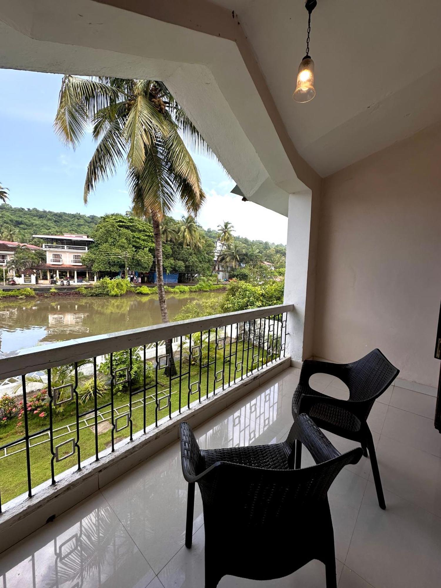 Hotel Riverside Baga Exterior photo